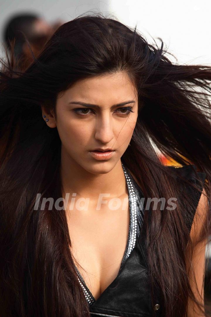 Shruti Hassan looking gorgeous