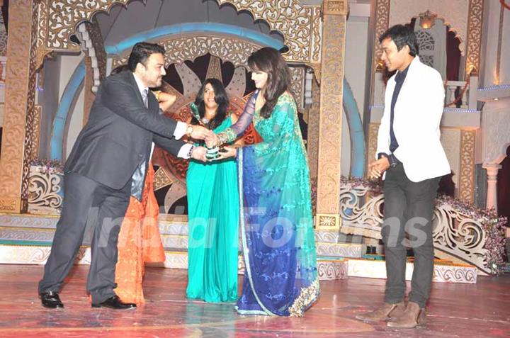 Ankita Lokhande, Ekta Kapoor, Anurag Sharma Receiving Gr8 Ensemble Cast Award For Pavitra Rishta At Indian Television Awards