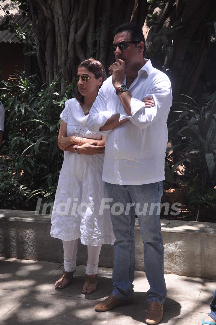 Bollywood actor Boman Irani with his wife Zenobia at Rajkumar Hirani's father's funeral Municipal Hindu Cemetery in Santacruz Mumbai, India. .