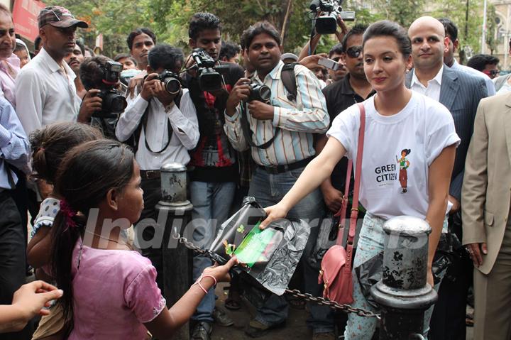 Bollywood actress Isha Sharwani supports the Go Green Initiative at CST in Mumbai