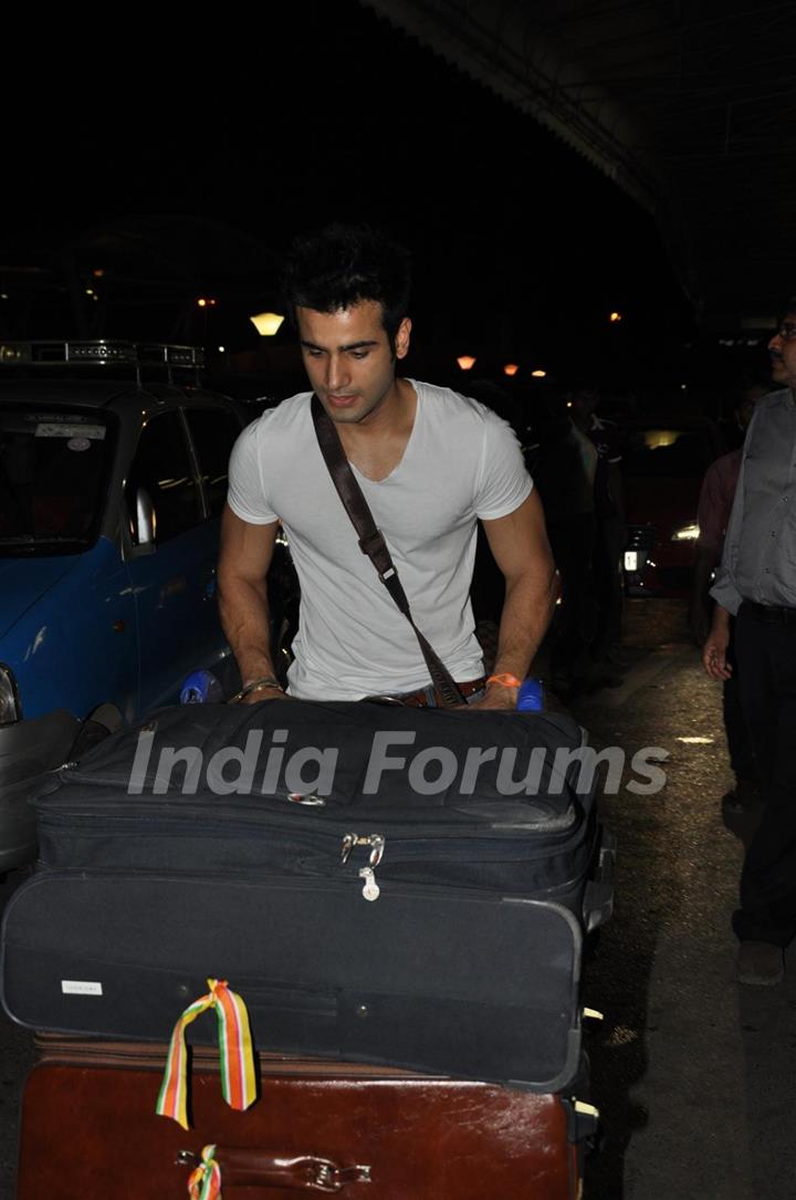 Karan Tacker leave for IIFA 2012