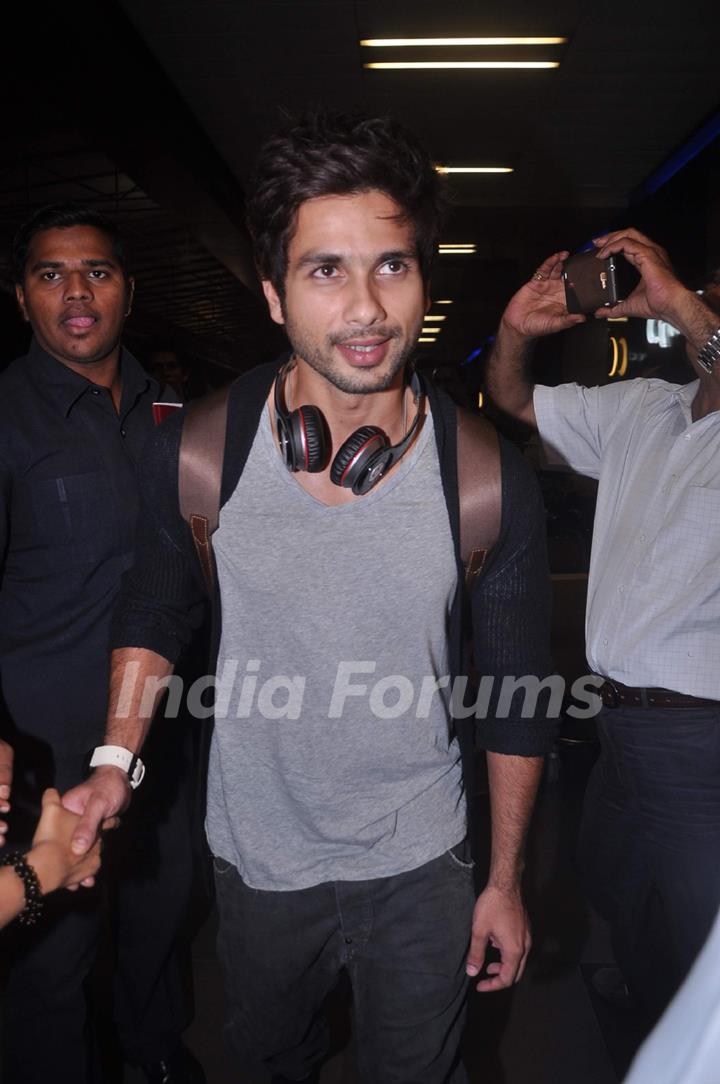 Bollywood actor Shahid Kapoor leave for 13th IIFA awards to Singapore at International Airport. .