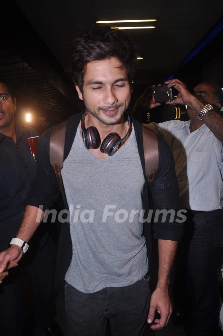 Bollywood actor Shahid Kapoor leave for 13th IIFA awards to Singapore at International Airport. .