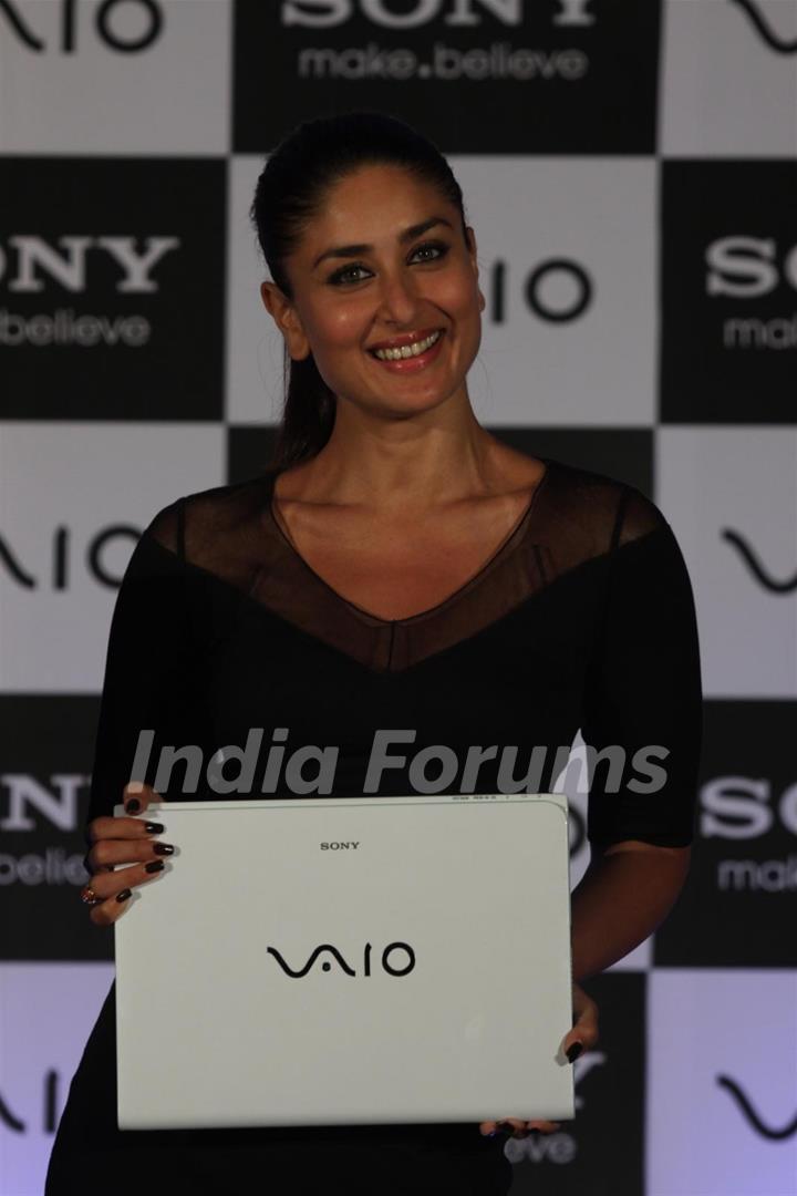 Kareena Kapoor unveils Sony Viao's new range