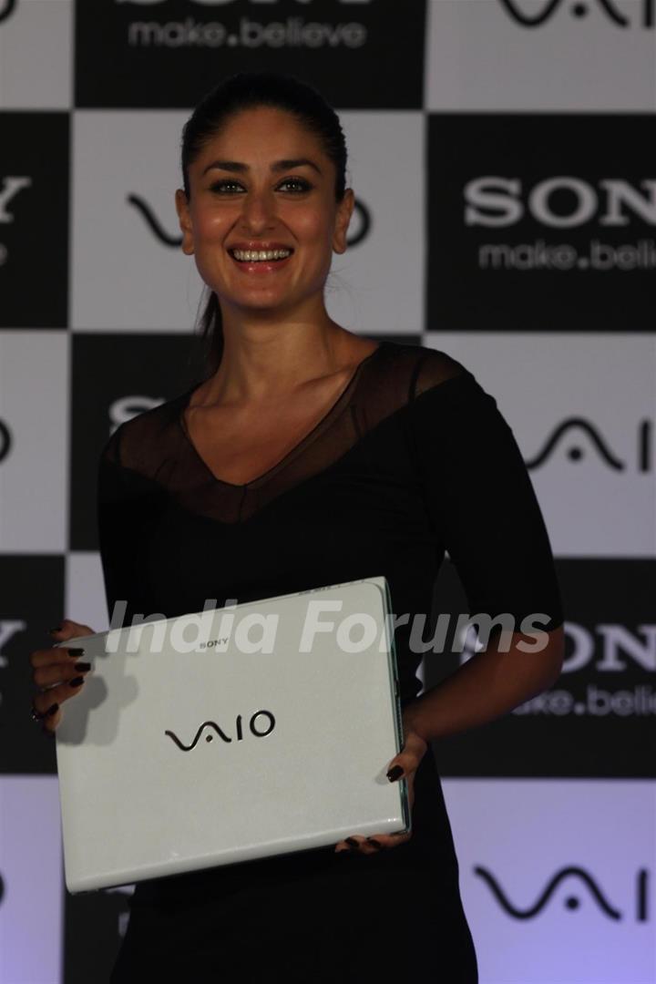 Kareena Kapoor unveils Sony Viao's new range