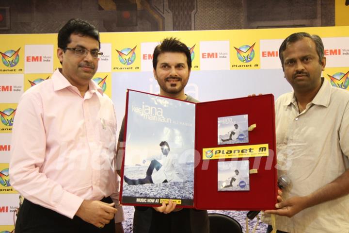 Bhupesh Grover CFO of Planet M, Sanjay Dixit and singer Ali Haider launched his latest album 'Kee Jana Mein Kaun' at Planet M, Powai. .