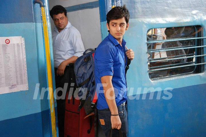 Himansh as Raghav at the railway station