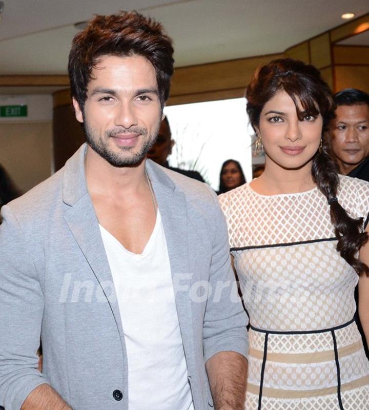 Priyanka and Shahid at IIFA 2012