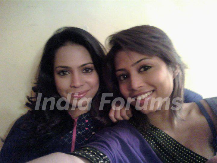 Sneha and Samentha during D3 shoot