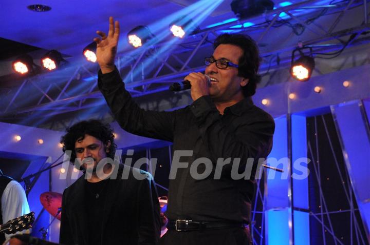 Celebs at Strings India Tour 2012 live concert at ITC Grand Maratha