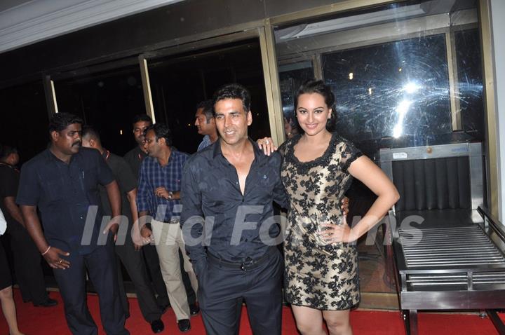 Akshay Kumar and Sonakshi Sinha at Rowdy Rathore Success Party