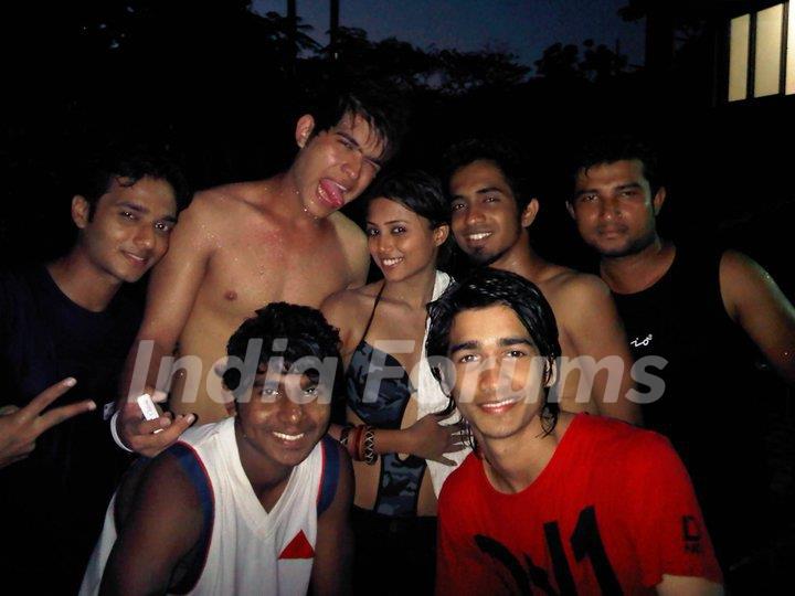 Shantanu with other cast members of Dil, Dosti Dance