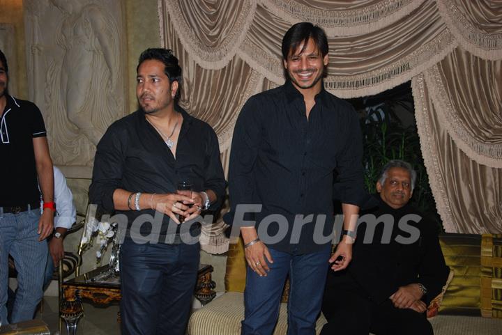 Mika Singh and Vivek Oberoi at Mika Singh's Birthday Bash