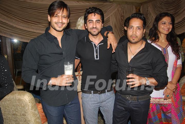 Vivek Oberoi, Ayushman Khurana and Mika Singh at Mika Singh's Birthday Bash