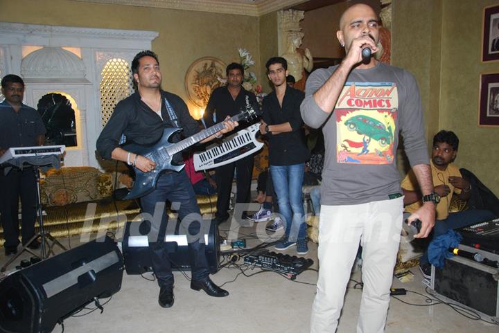 Mika Singh and Raghu Ram at Mika Singh's Birthday Bash organised by Kiran Bawa