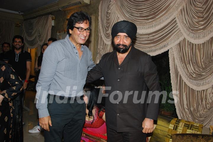 Talat Aziz and GS Bawa at Mika Singh's Birthday Bash organised by Kiran Bawa