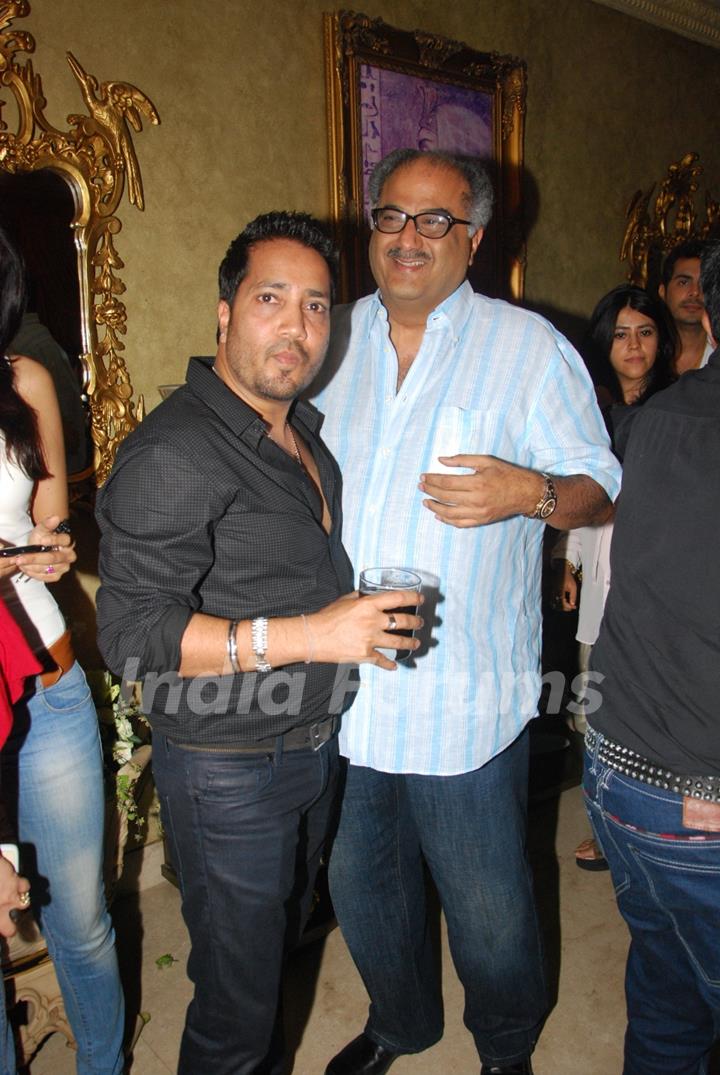 Mika Singh with Boney Kapoor at Mika Singh's Birthday Bash organised by Kiran Bawa