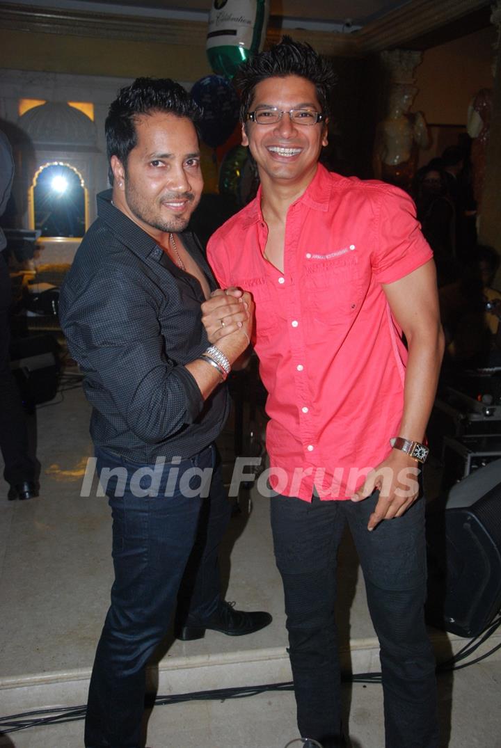 Mika Singh and Shaan at Mika Singh's Birthday Bash organised by Kiran Bawa