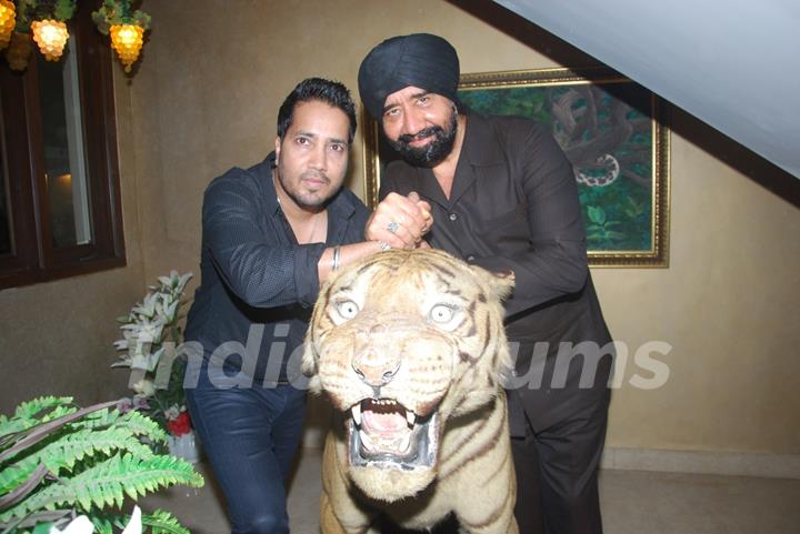 GS Bawa with Mika Singh at Mika Singh's Birthday Bash