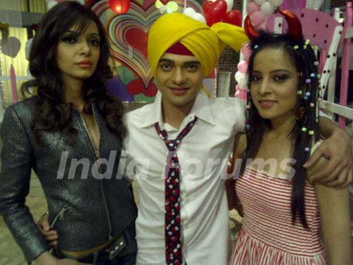 Taniya,Wadda Bro & Pooja Behind the scenes Humse Hai Liife