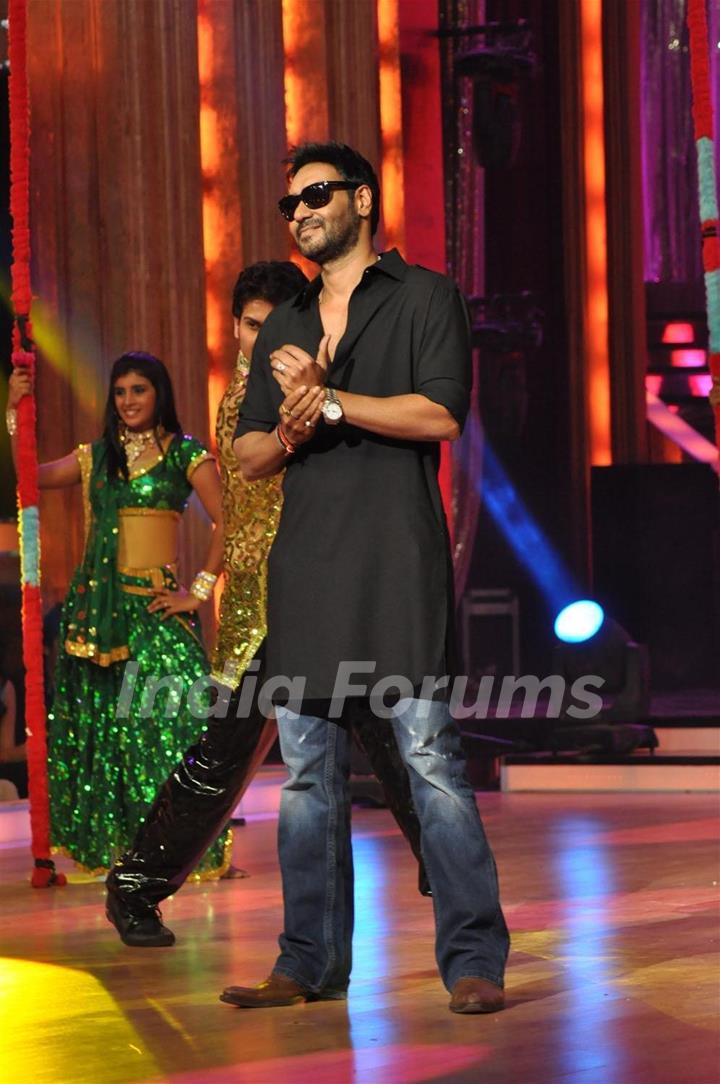 Film Bol Bachchan Promotion on the Set Jhalak Dikhhala Jaa