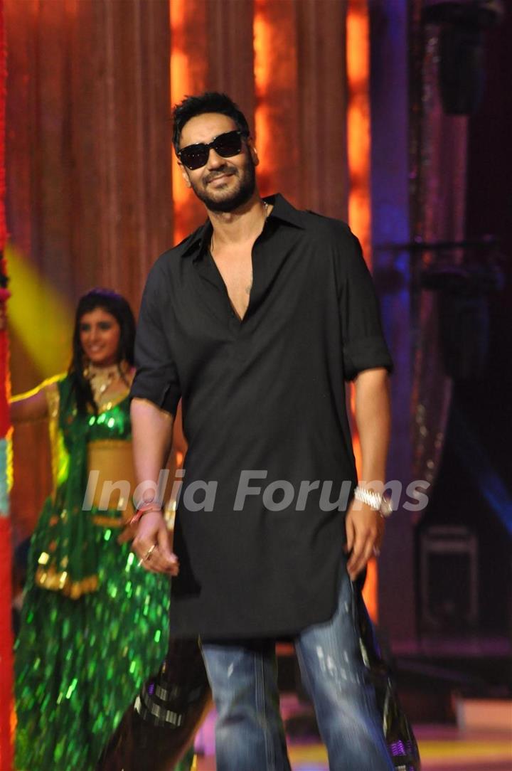 Film Bol Bachchan Promotion on the Set Jhalak Dikhhala Jaa