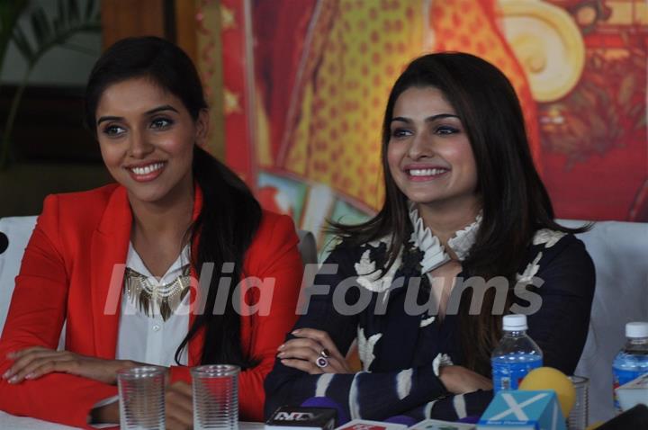 Bol Bachchan Star Cast Asin Thottumkal and Prachi Desai on Set Tarak Mehata Ka Oolta Chashma