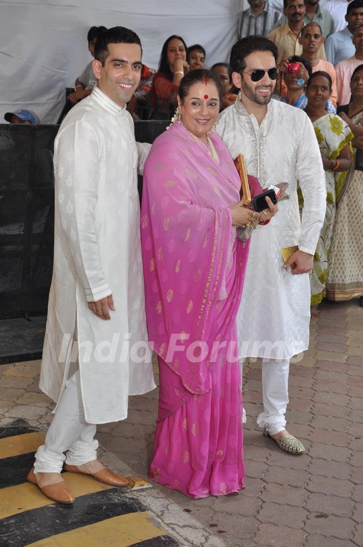 Kush Sinha, Poonam Sinha and Luv Sinha at Esha Deol and Bharat Takhtani wedding ceremony