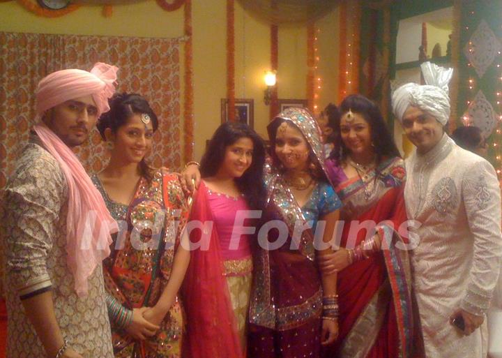 Shubh Vivah cast saying bye