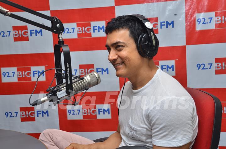 Aamir Khan goes LIVE ON 92.7 BIG FM