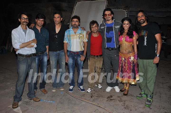 Suneil Shetty, Udita Goswami & Mumaith Khan shooting song for Mere Dost Picture Abhi Baaki Hai