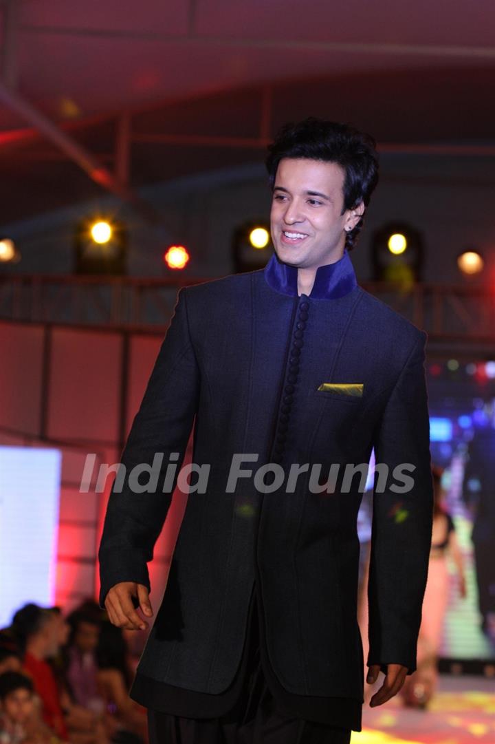 Aamir Ali at Pidilite CPAA fashion show