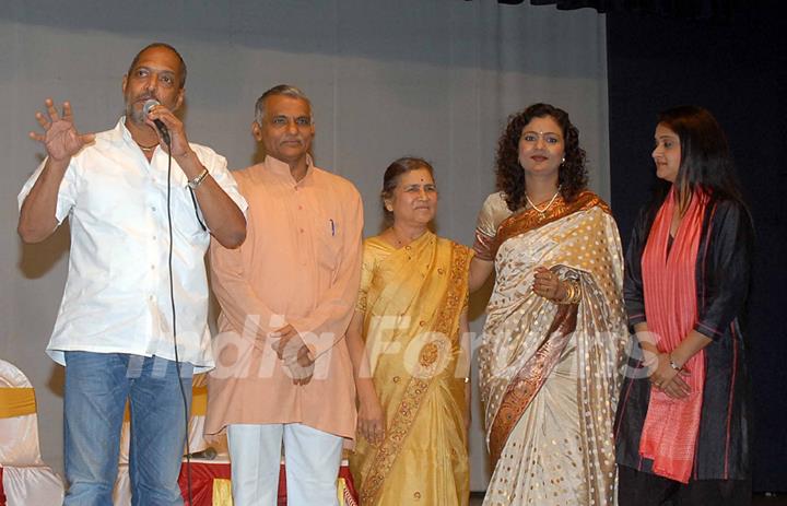 Bollywood actors Nana Patekar and Mrinal Kulkarni at press meet for movie based on Baba Amte in Dadar, Mumbai