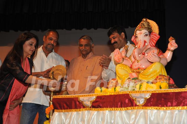 Bollywood actors Nana Patekar and Mrinal Kulkarni at press meet for movie based on Baba Amte in Dadar, Mumbai