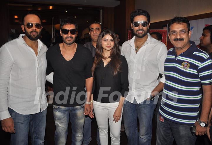 bhishek Bachan, Prachi Desai, Ajay Devgan and Rohit Shetty of Bol Bachchan meet fans at Fame