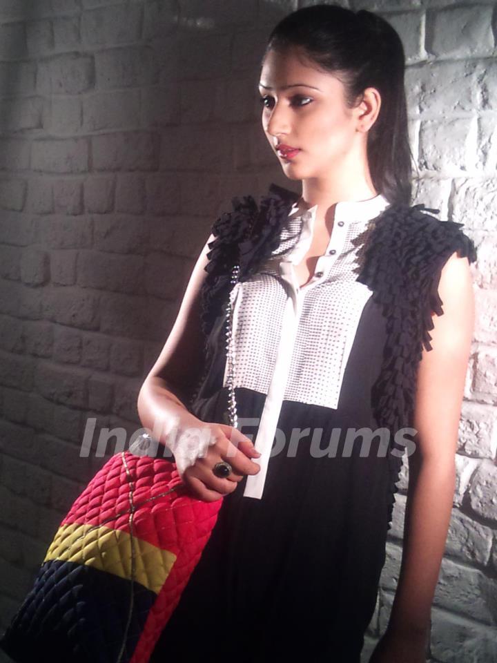 Disha Parmar in western look