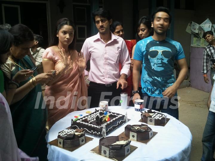 Ankita Lokhande, Usha Nandkarni, Puru Chibber, Hiten Tejwani Celebrating 3 Years Completion Of Pavitra Rishta