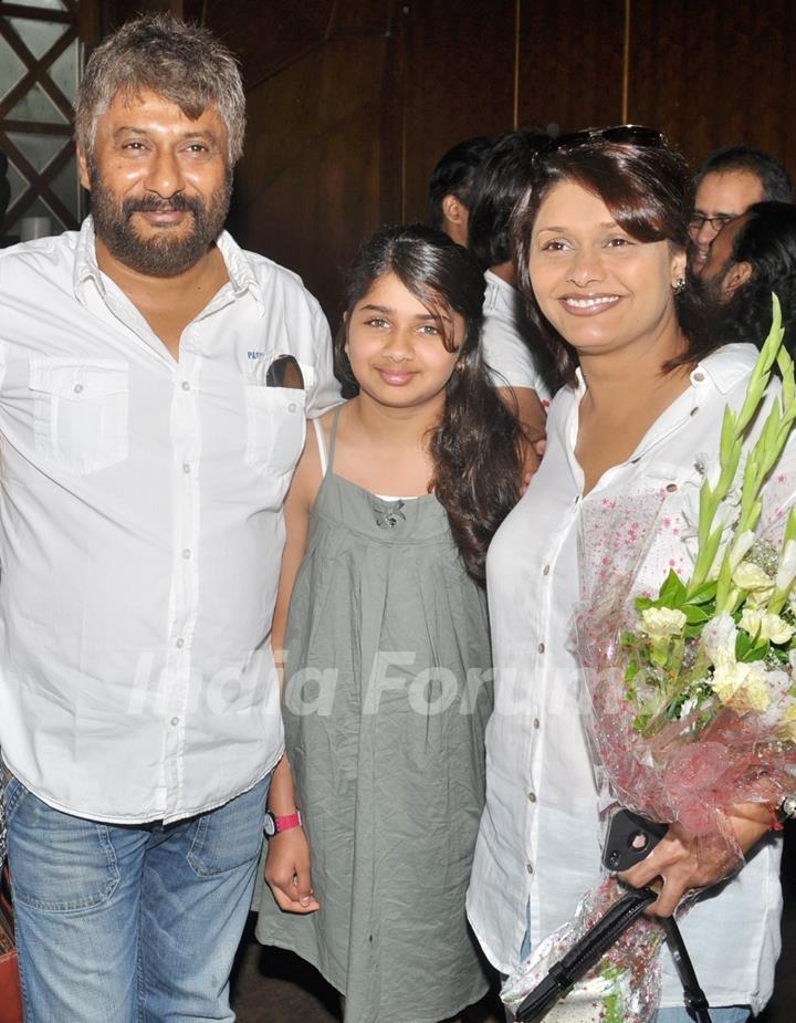 Pallavi Joshi with family at Viveck Vaswani's surprise birthday bash