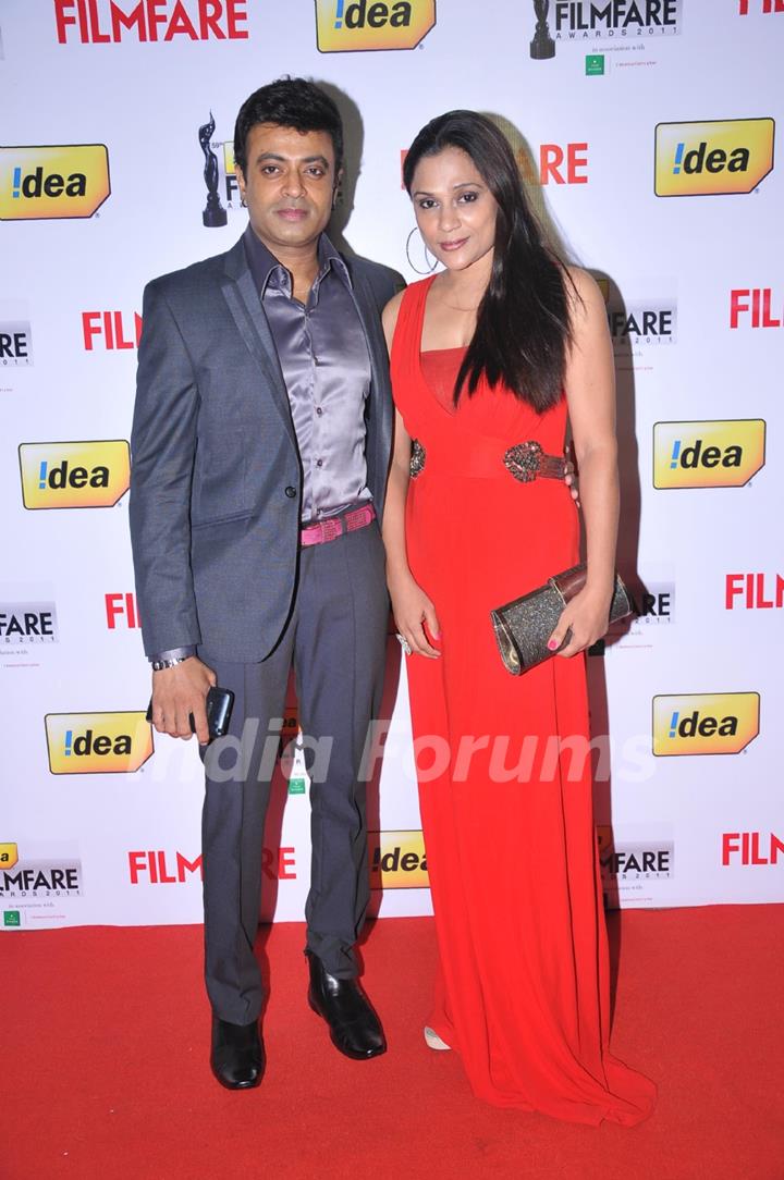 Riyaz Khan with wife at 59th !dea Filmfare Awards 2011 (South)