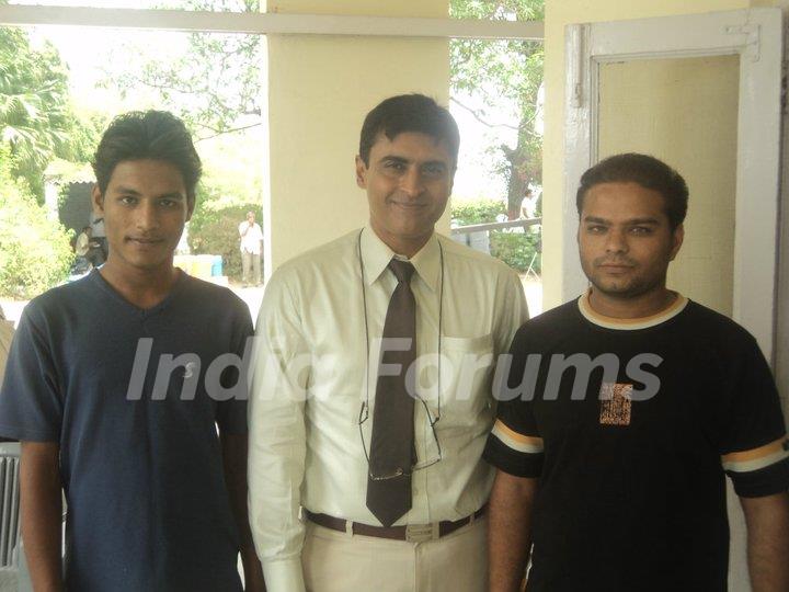 Mohnish Behl with a fans