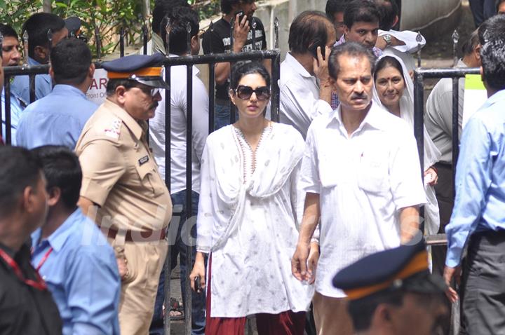 Bollywood actress Deepti Bhatnagar at Dara Singh funeral. .