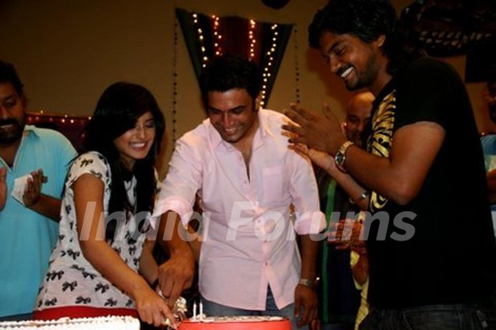 Kritika Kamra and Sharad Kelkar at the celebration of 200 Episode of Kuch Toh Log Kahenge