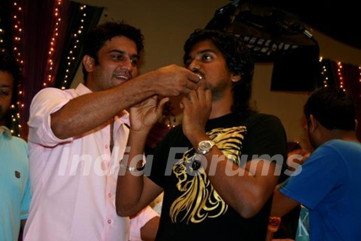 Sharad Kelkar at the celebration of 200 Episode of Kuch Toh Log Kahenge