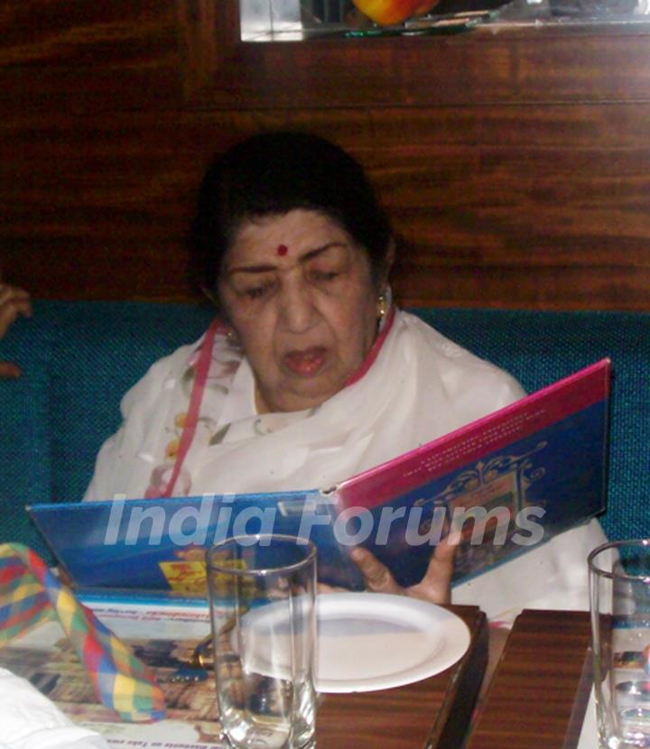 Bollywood singer Lata Mangeshkar at Goa Portuguesa, Andheri. .