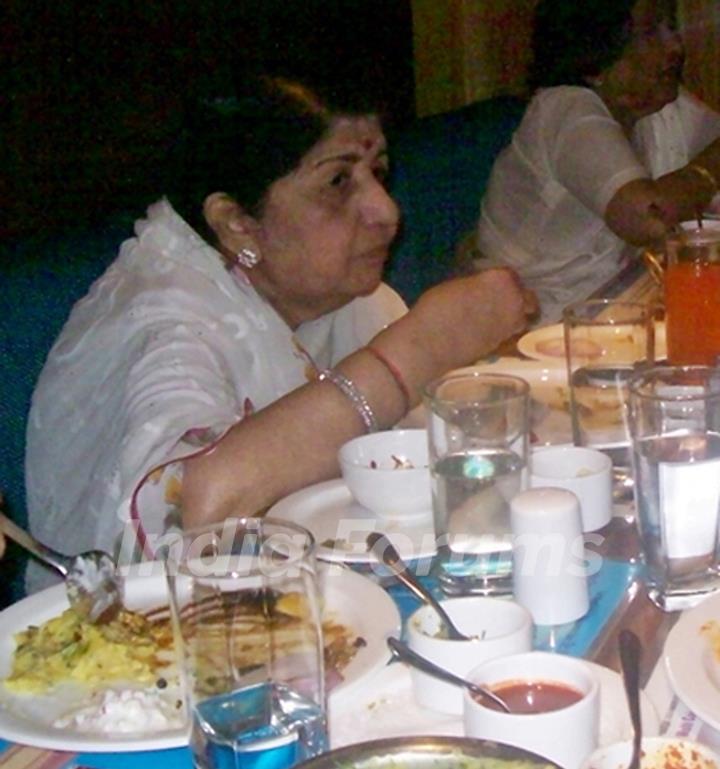 Bollywood singer Lata Mangeshkar at Goa Portuguesa, Andheri. .