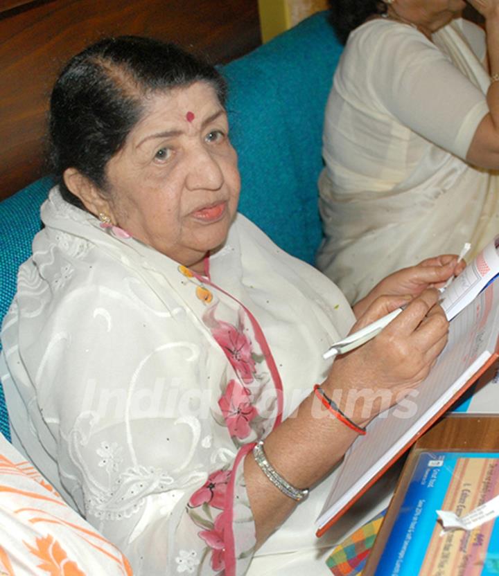 Bollywood singer Lata Mangeshkar at Goa Portuguesa, Andheri. .