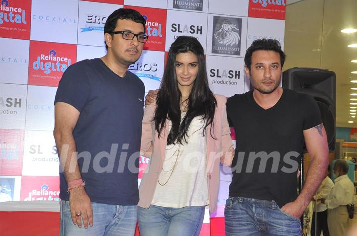 Diana Penty promoting her movie 'Cocktail' at Reliance Digital store