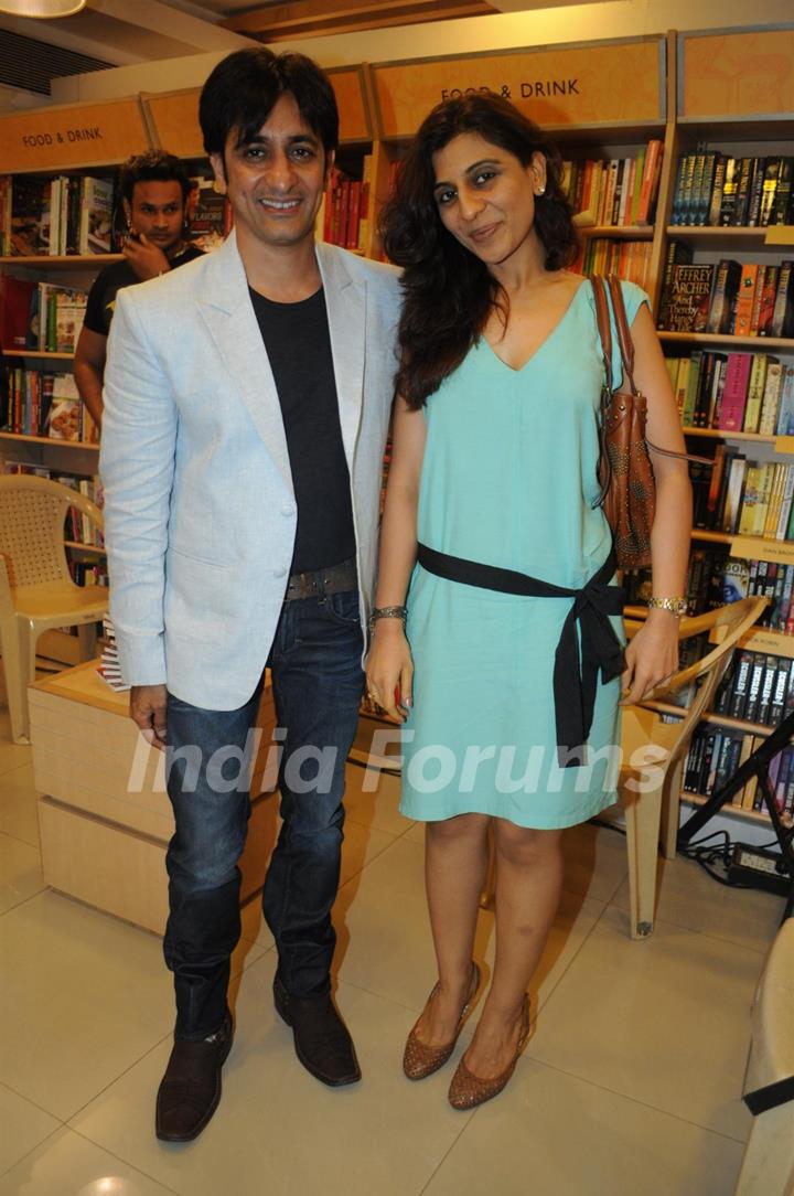 Farhan Akhtar at Crossword Juhu for Rajiv Paul Book Reading