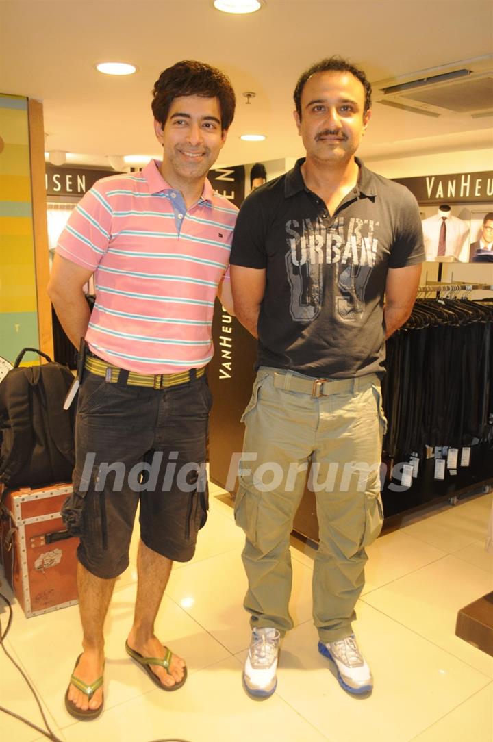 Farhan Akhtar at Crossword Juhu for Rajiv Paul Book Reading