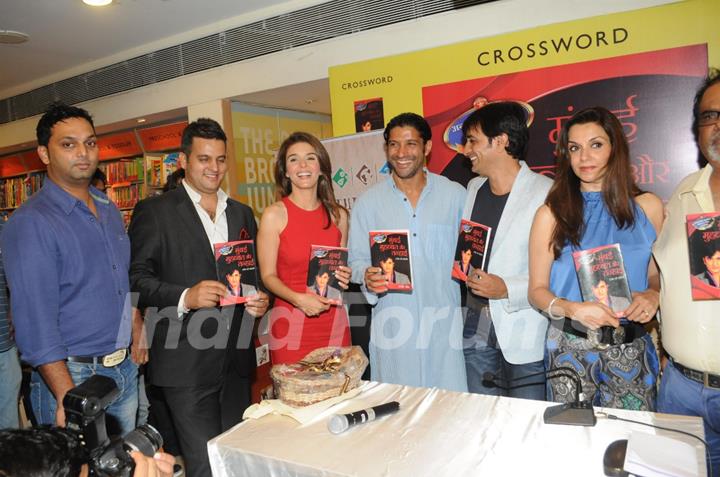 Farhan Akhtar at Crossword Juhu for Rajiv Paul Book Reading